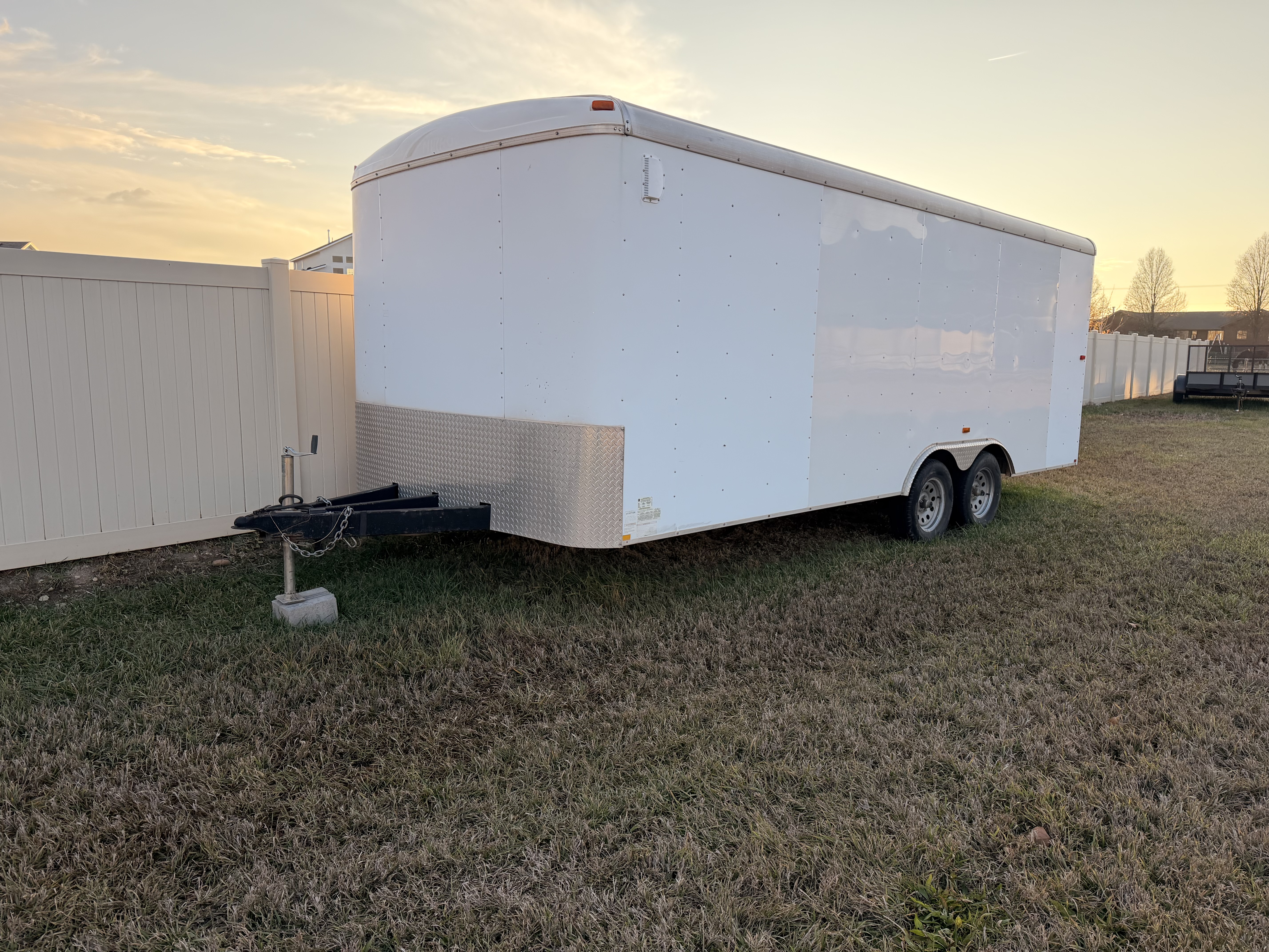 Enclosed trailer